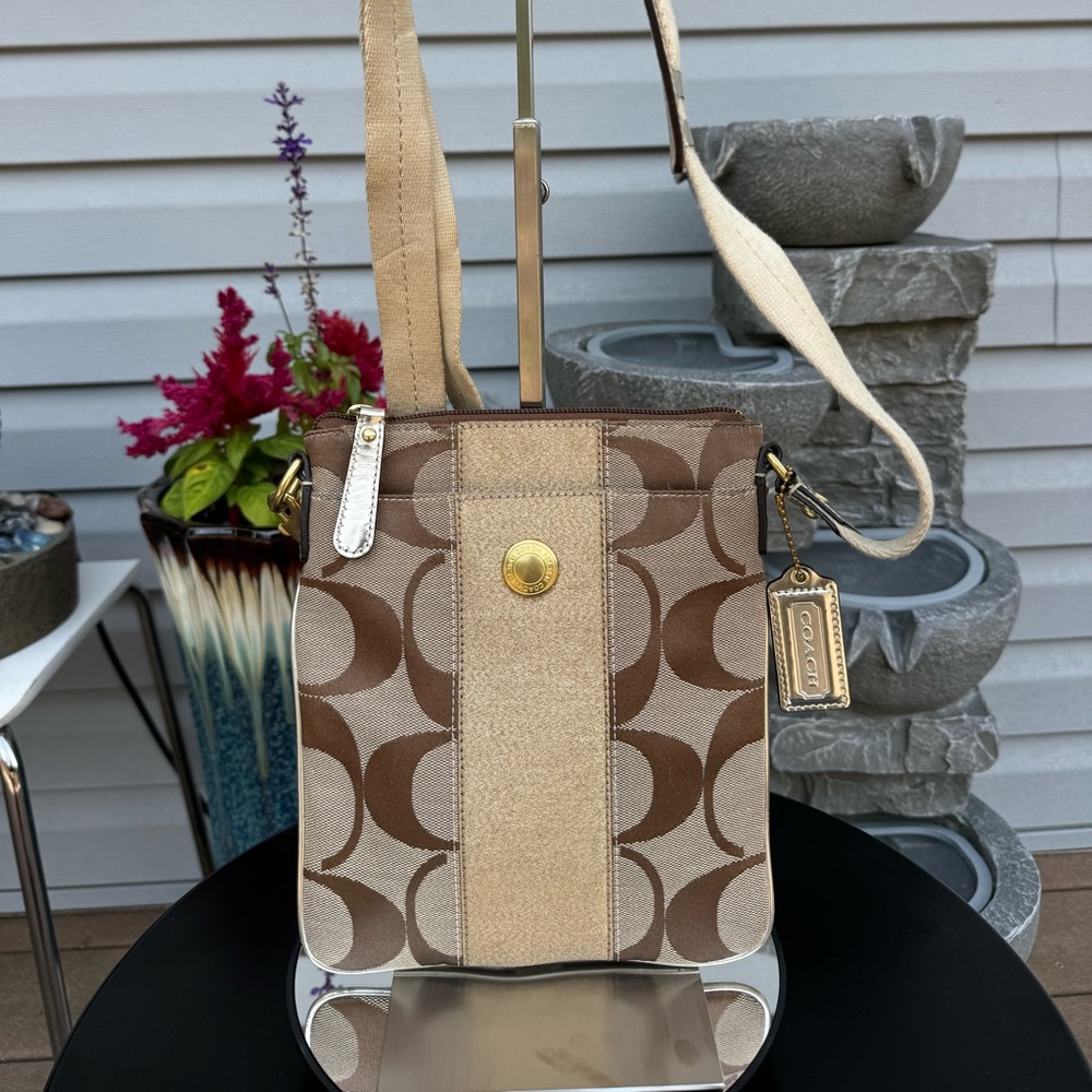 Coach Signature Jacquard North South Gold